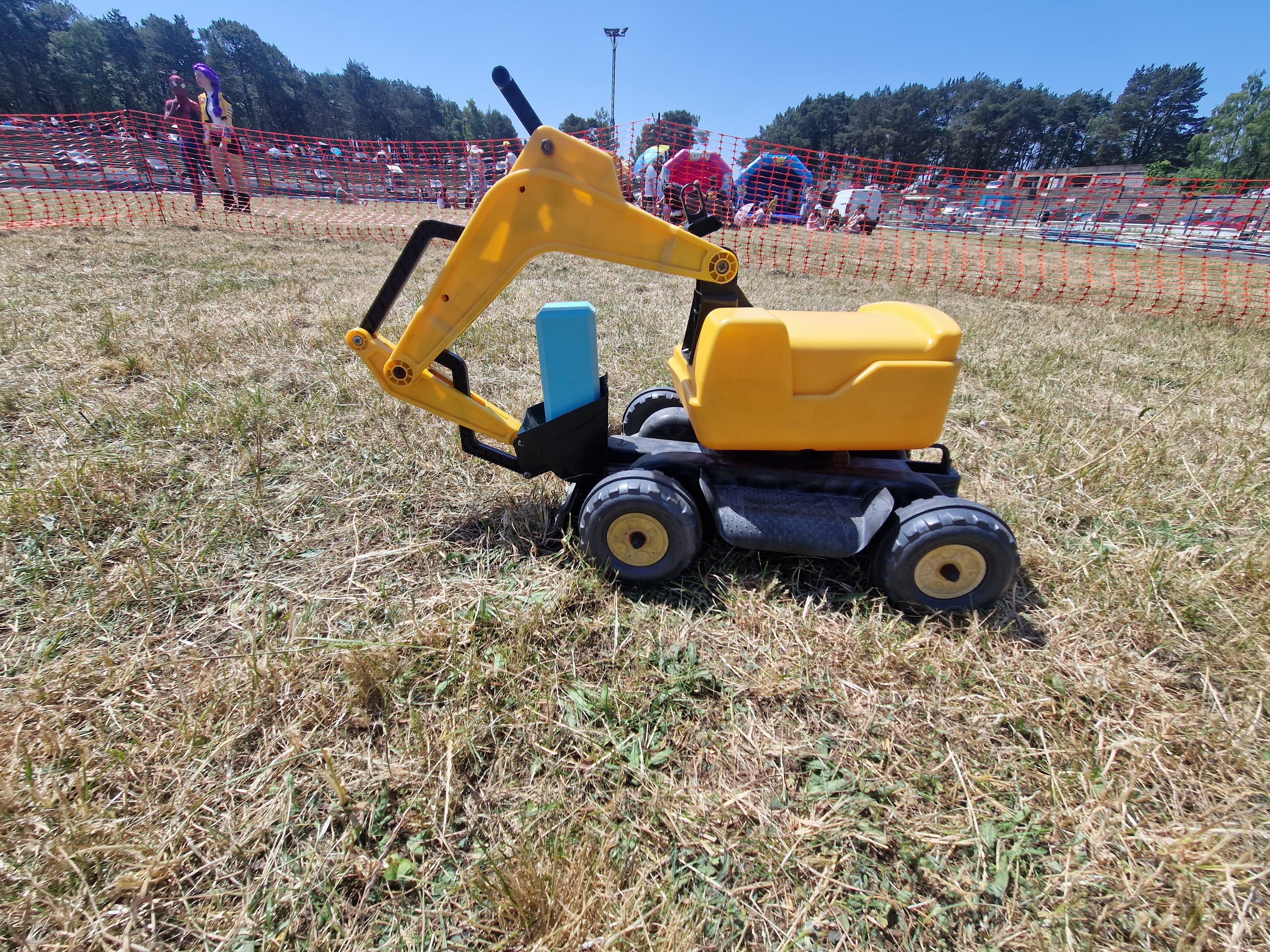 Digger scooping